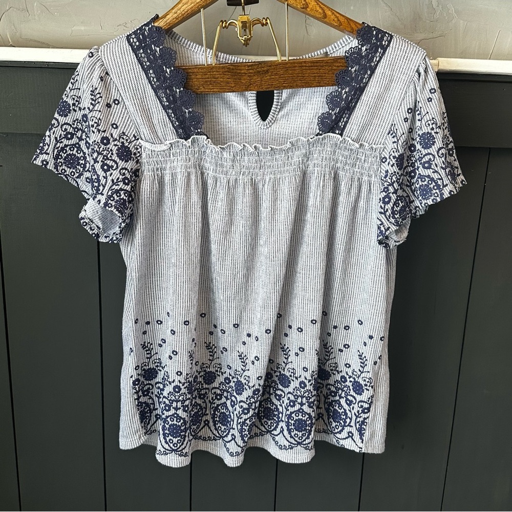 Absolutely Famous Babydoll Blue and White Embroidered Top Size L